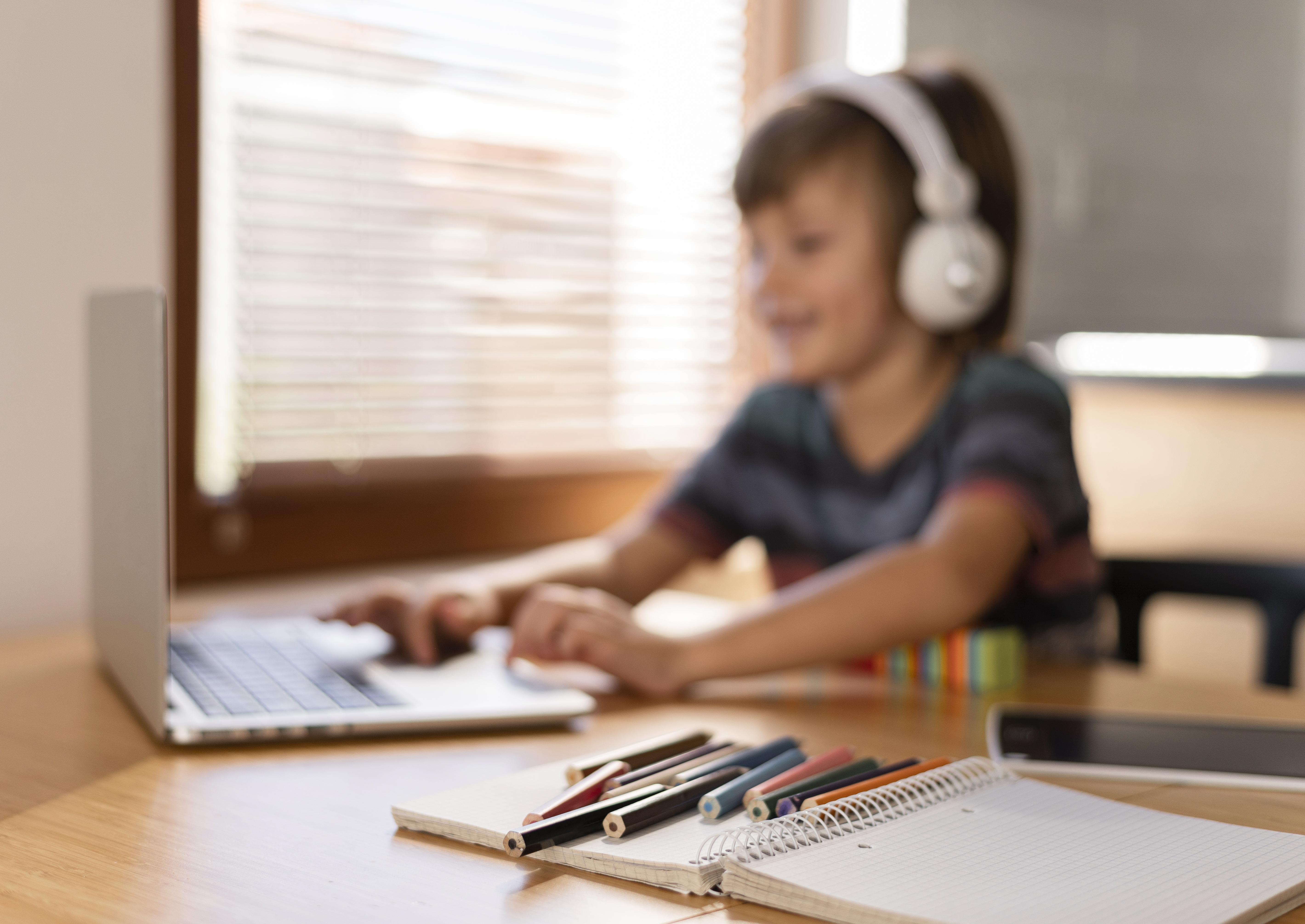 hoc-online-trong-mua-dich-covid-1